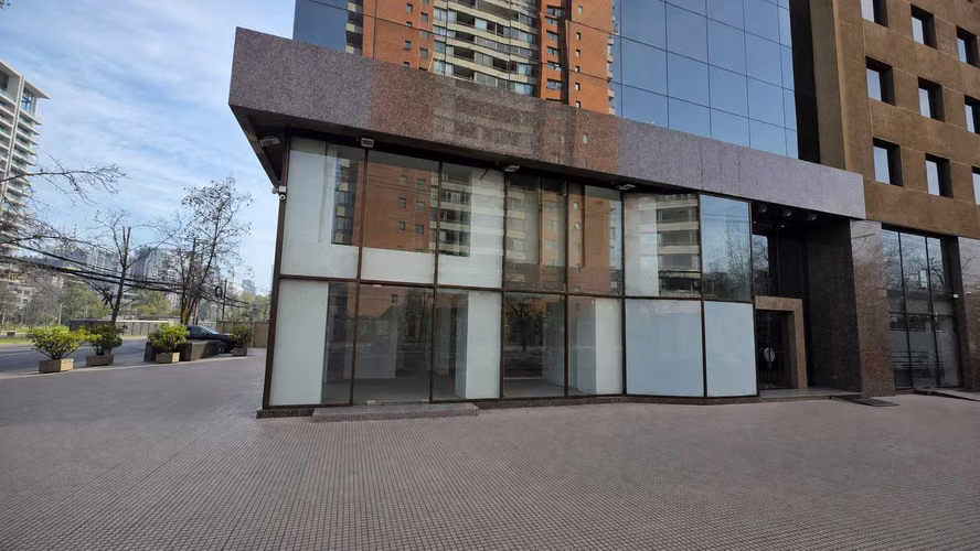 Amplio local en Venta / Vespucio , Del Inca (180505)