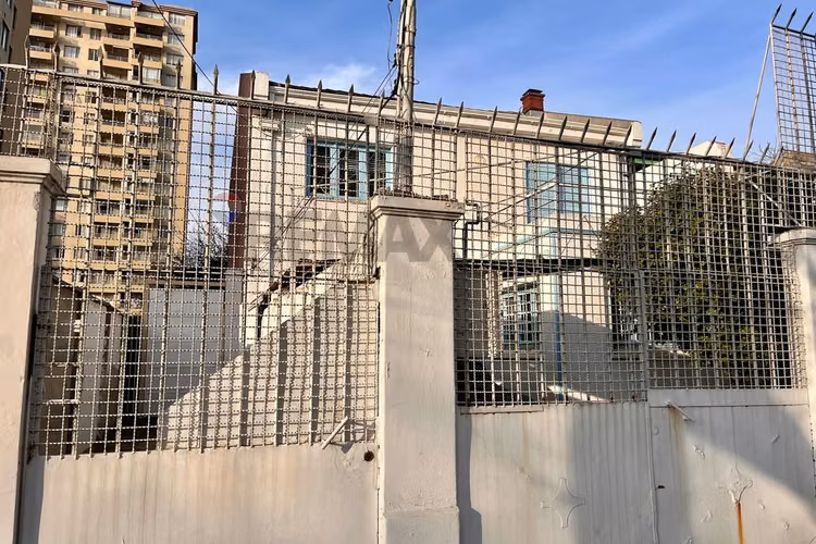 Gran casa a pasos de la universidad santa maría - Imagen 24