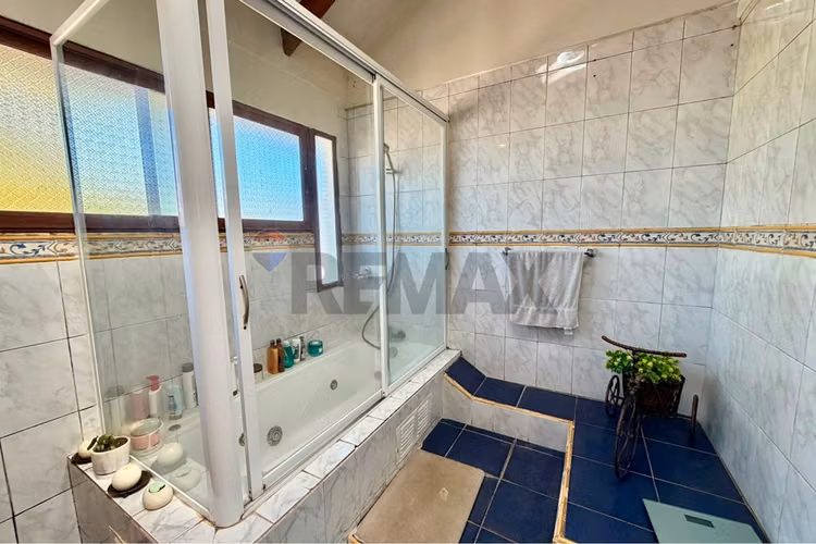 "amplia casa con segunda vivienda, en talagante"