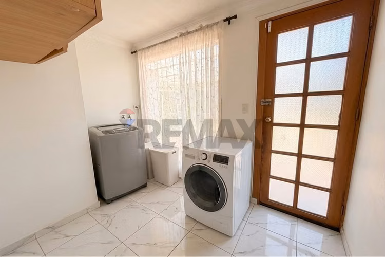 "amplia casa con segunda vivienda, en talagante"