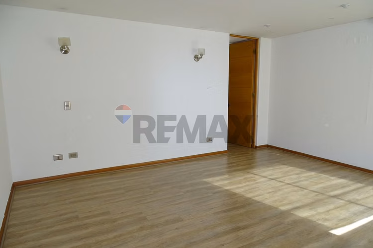 Casa en condominio en la reina alta 5d/4b
