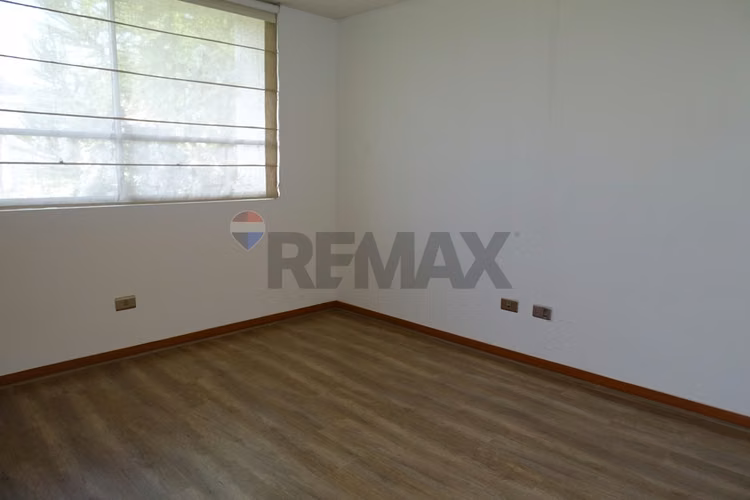 Casa en condominio en la reina alta 5d/4b