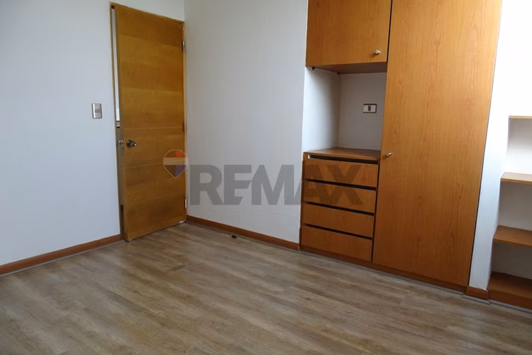 Casa en condominio en la reina alta 5d/4b