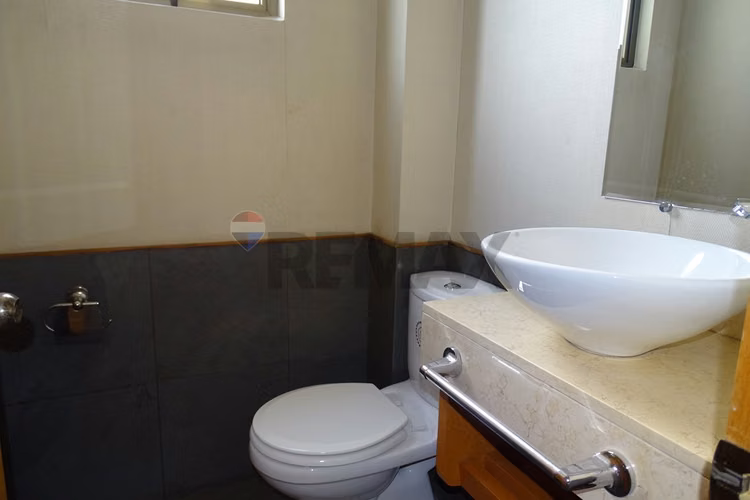 Casa en condominio en la reina alta 5d/4b