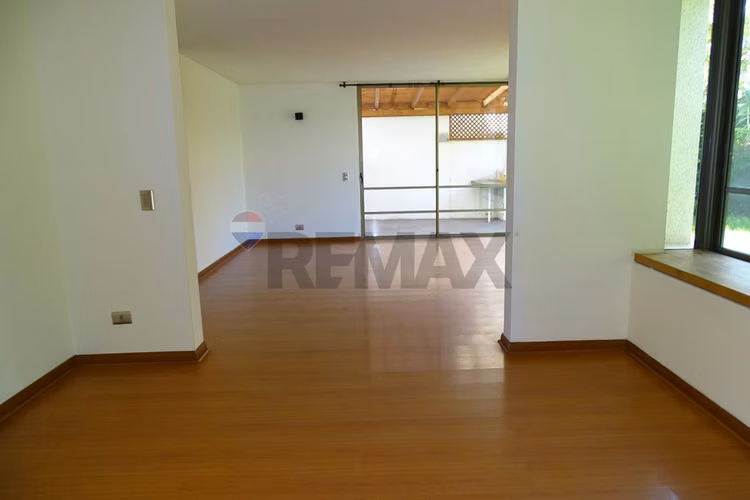 Casa en condominio en la reina alta 5d/4b