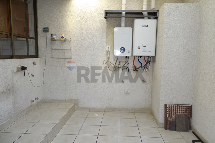 Casa en condominio en la reina alta 5d/4b