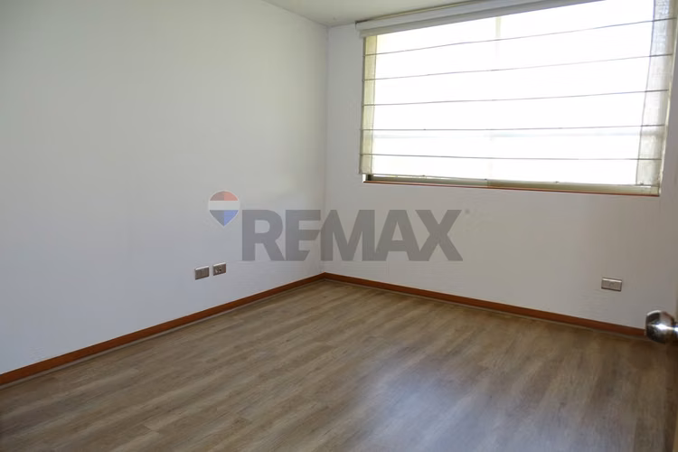Casa en condominio en la reina alta 5d/4b