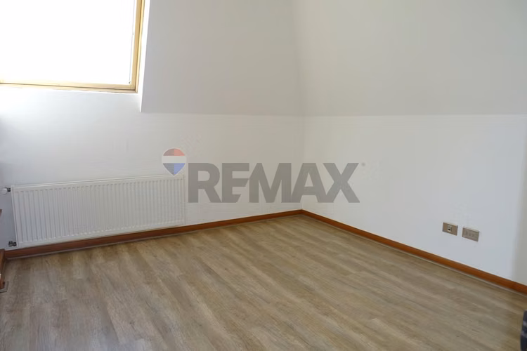 Casa en condominio en la reina alta 5d/4b