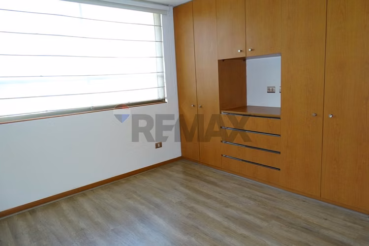 Casa en condominio en la reina alta 5d/4b