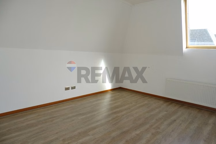 Casa en condominio en la reina alta 5d/4b