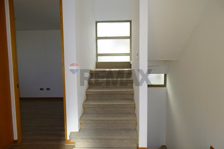 Casa en condominio en la reina alta 5d/4b