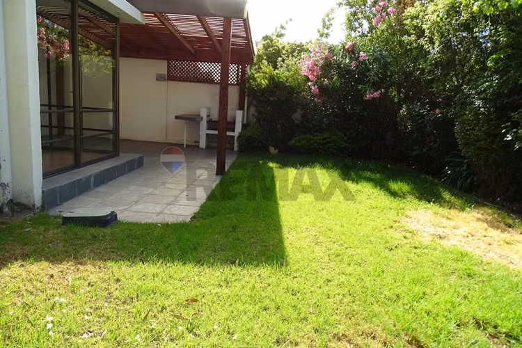 Casa en condominio en la reina alta 5d/4b