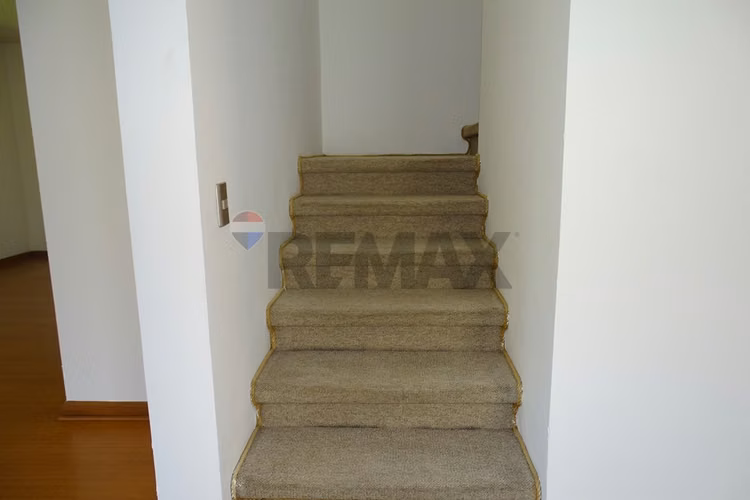 Casa en condominio en la reina alta 5d/4b