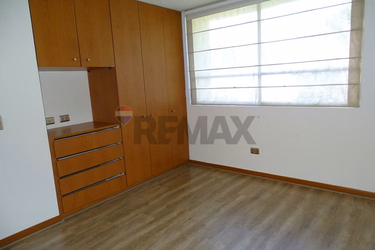 Casa en condominio en la reina alta 5d/4b