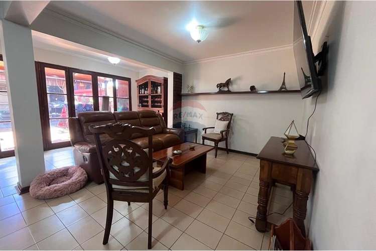 Casa, 5h, 2 baños y 1/2  yungay - Imagen 2