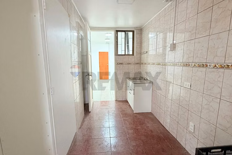 Arriendo local para farmacia independencia