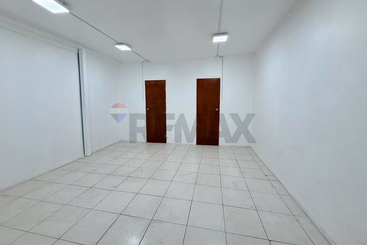 Arriendo local para farmacia independencia