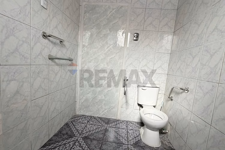 Arriendo local para farmacia independencia