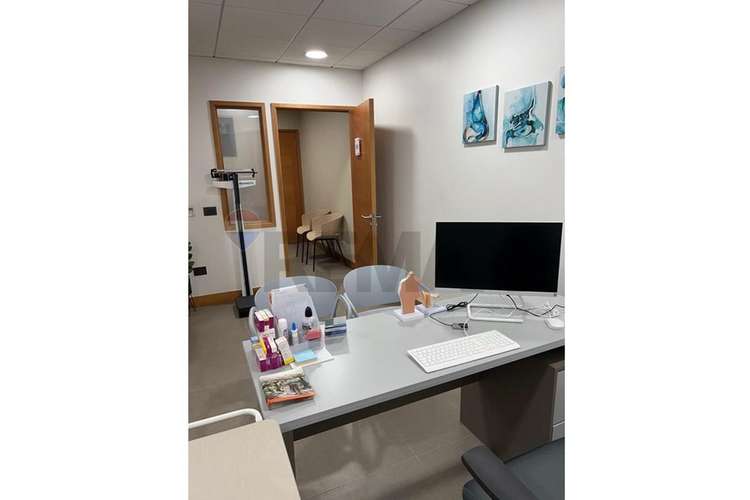 Se vende oficina consulta medica - Imagen 13