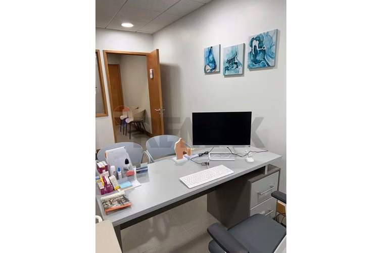 Se vende oficina consulta medica - Imagen 10