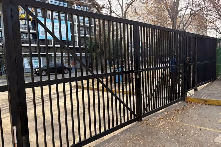 Excelente casa a pasos del metro republica - Imagen 26