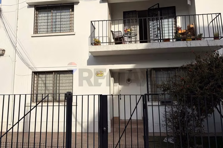 Excelente casa a pasos del metro republica