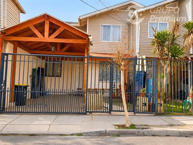 Casa en venta en micro barrio con 2D+1B en Maipú