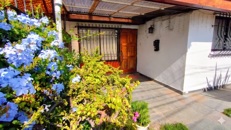 VENTA CASA 6D, 3B EN SECTOR RESIDENCIAL Y SEGURO, 2 PISOS