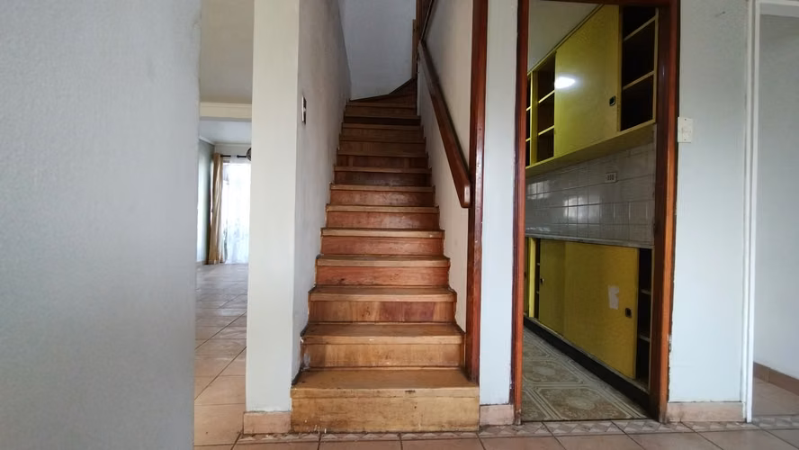 VENTA CASA 6D, 3B EN SECTOR RESIDENCIAL Y SEGURO, 2 PISOS