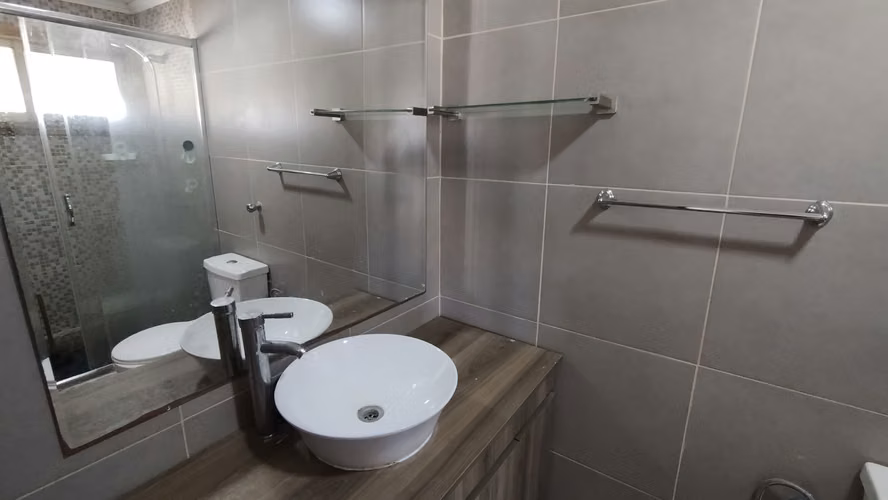 VENTA CASA 6D, 3B EN SECTOR RESIDENCIAL Y SEGURO, 2 PISOS