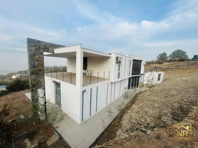 MODERNA RESIDENCIA DE ALTO ESTÁNDAR EN ALTOS DE LA RESERVA,