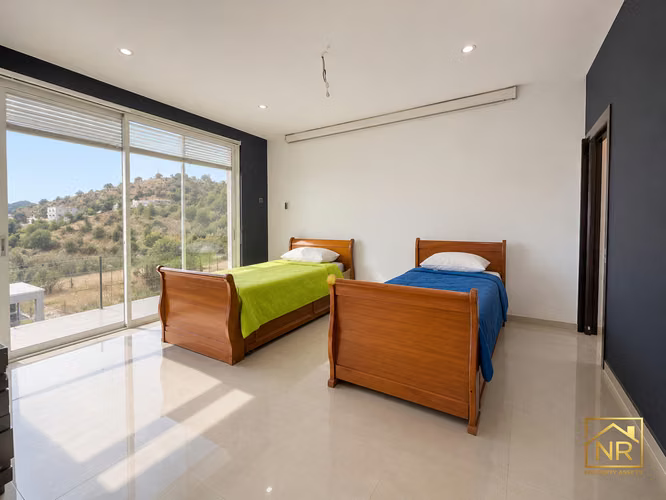 MODERNA RESIDENCIA DE ALTO ESTÁNDAR EN ALTOS DE LA RESERVA,