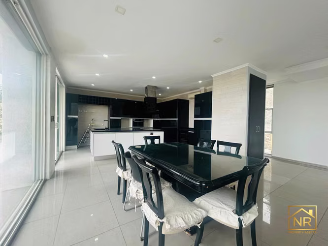 MODERNA RESIDENCIA DE ALTO ESTÁNDAR EN ALTOS DE LA RESERVA,