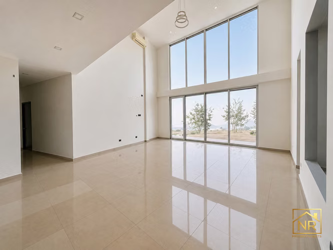MODERNA RESIDENCIA DE ALTO ESTÁNDAR EN ALTOS DE LA RESERVA,