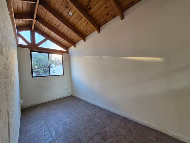 RECIÉN RENOVADA 4 DORMITORIOS 2 BAÑOS, BARRIO TRANQUILO