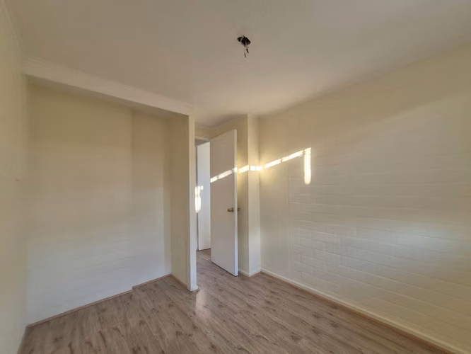 RECIÉN RENOVADA 4 DORMITORIOS 2 BAÑOS, BARRIO TRANQUILO