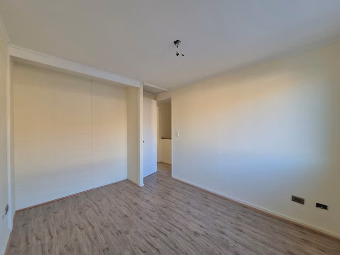 RECIÉN RENOVADA 4 DORMITORIOS 2 BAÑOS, BARRIO TRANQUILO