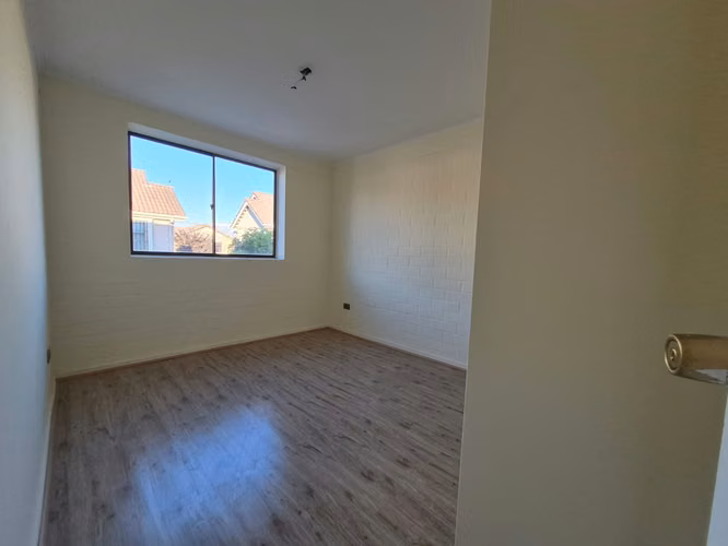 RECIÉN RENOVADA 4 DORMITORIOS 2 BAÑOS, BARRIO TRANQUILO