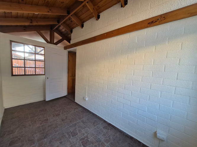 RECIÉN RENOVADA 4 DORMITORIOS 2 BAÑOS, BARRIO TRANQUILO
