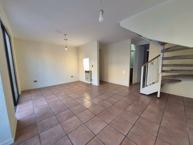 RECIÉN RENOVADA 4 DORMITORIOS 2 BAÑOS, BARRIO TRANQUILO