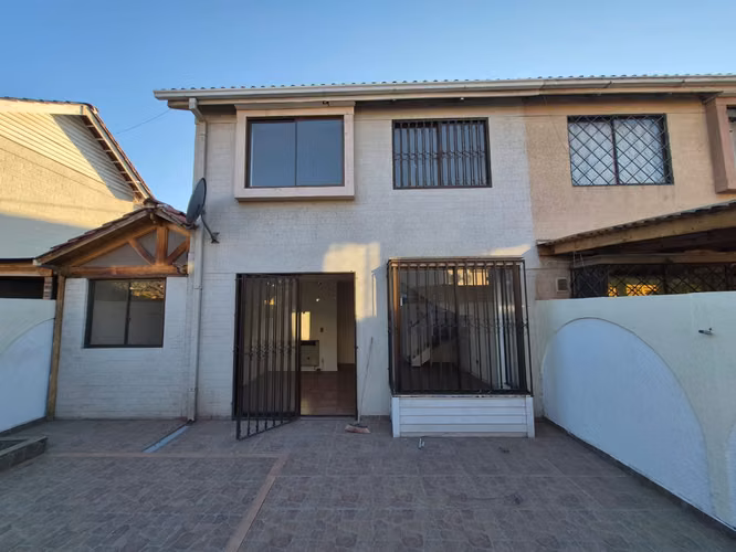RECIÉN RENOVADA 4 DORMITORIOS 2 BAÑOS, BARRIO TRANQUILO