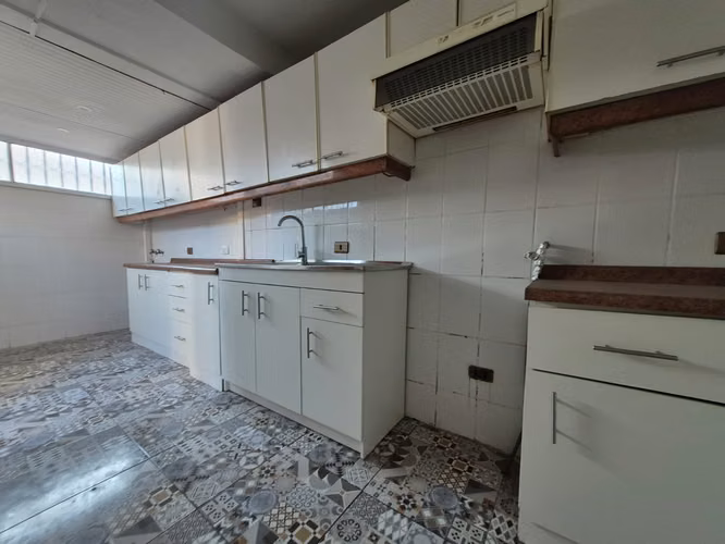 RECIÉN RENOVADA 4 DORMITORIOS 2 BAÑOS, BARRIO TRANQUILO