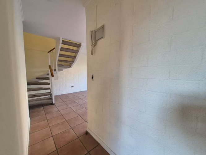 RECIÉN RENOVADA 4 DORMITORIOS 2 BAÑOS, BARRIO TRANQUILO