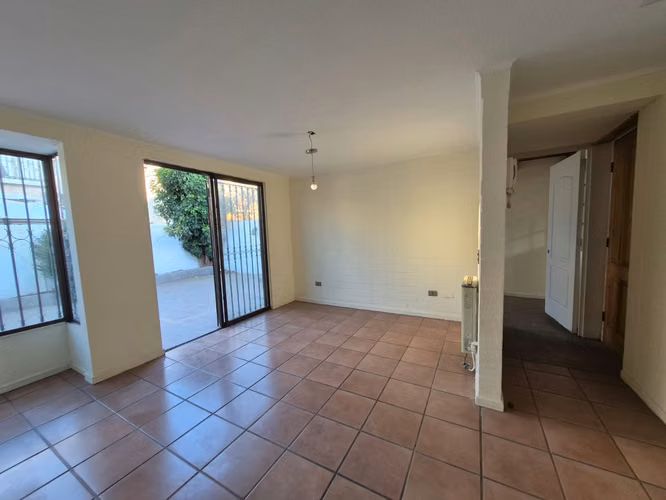 RECIÉN RENOVADA 4 DORMITORIOS 2 BAÑOS, BARRIO TRANQUILO