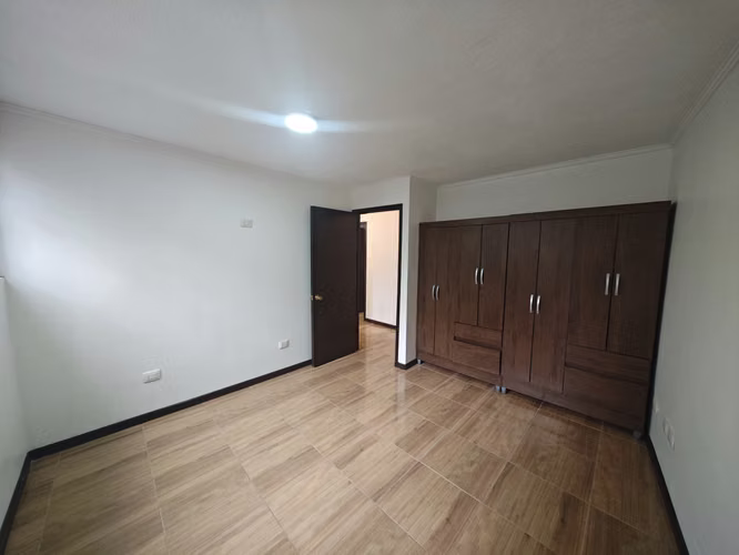 ARRIENDO DPRO 3 DOR 1 BAÑO 1 ESTACIONAMIENTO CALLE EJERCITO - Imagen 4