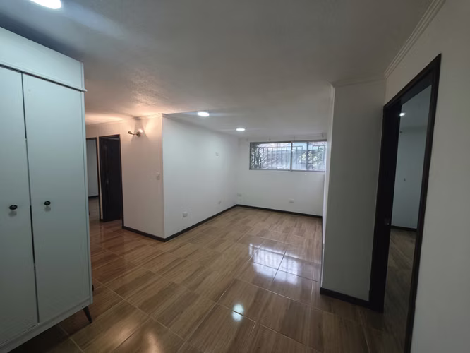 ARRIENDO DPRO 3 DOR 1 BAÑO 1 ESTACIONAMIENTO CALLE EJERCITO - Imagen 2