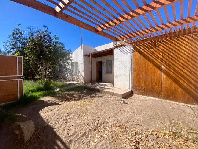 Casa en Condominio Altos de Pica | 4D + 2B