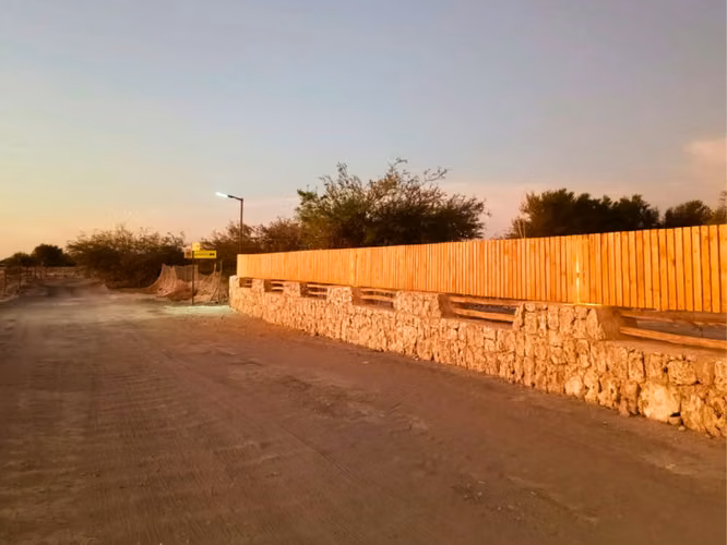 Parcela con casa lista en La Huayca – Confort y autonomía