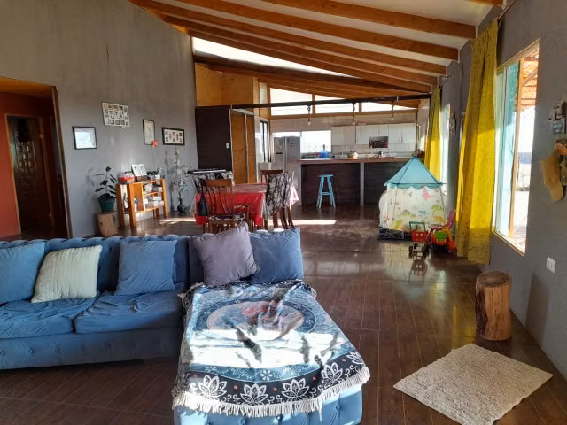 Venta de parcela con casa en Altos de Miraflores – Pica.