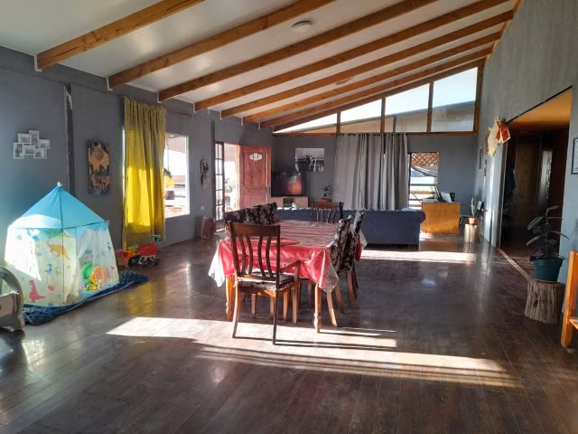 Venta de parcela con casa en Altos de Miraflores – Pica.